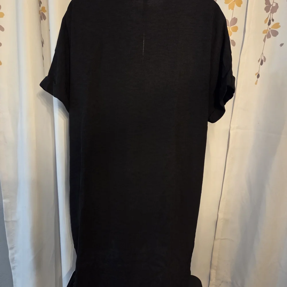 Stunning Flowy Black Women's Swim Cover-Up- Size Medium Button Up‎